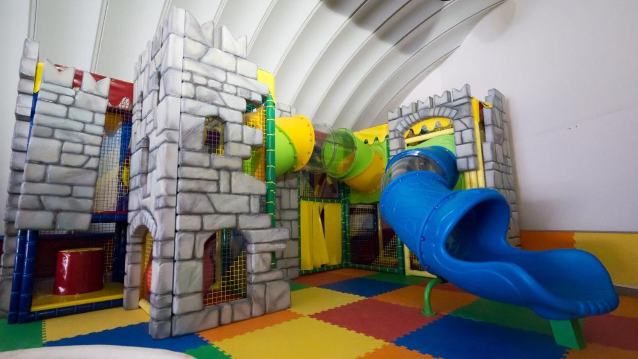 Family Hotel Schloss Rosenegg Fieberbrunn Eksteriør bilde
